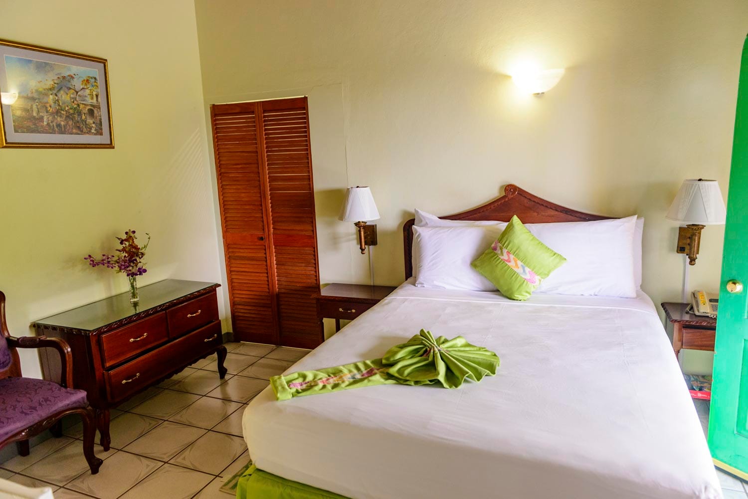 Marigold Suite - One Queen Bed Runaway Bay hotel
